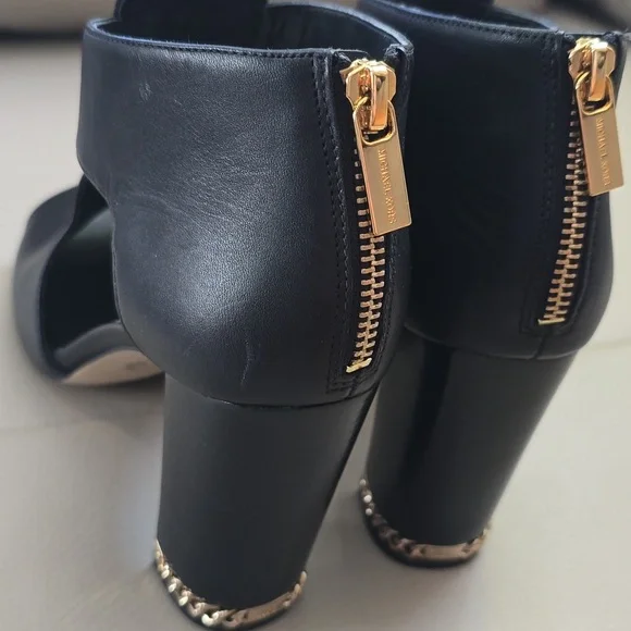 Michael Kors leather black  shoes, size 7.5M, pre-owned - Picture 5 of 10